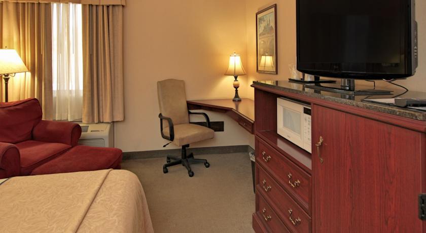 Hotel Baymont By Wyndham South Bend Near Notre Dame Extérieur photo