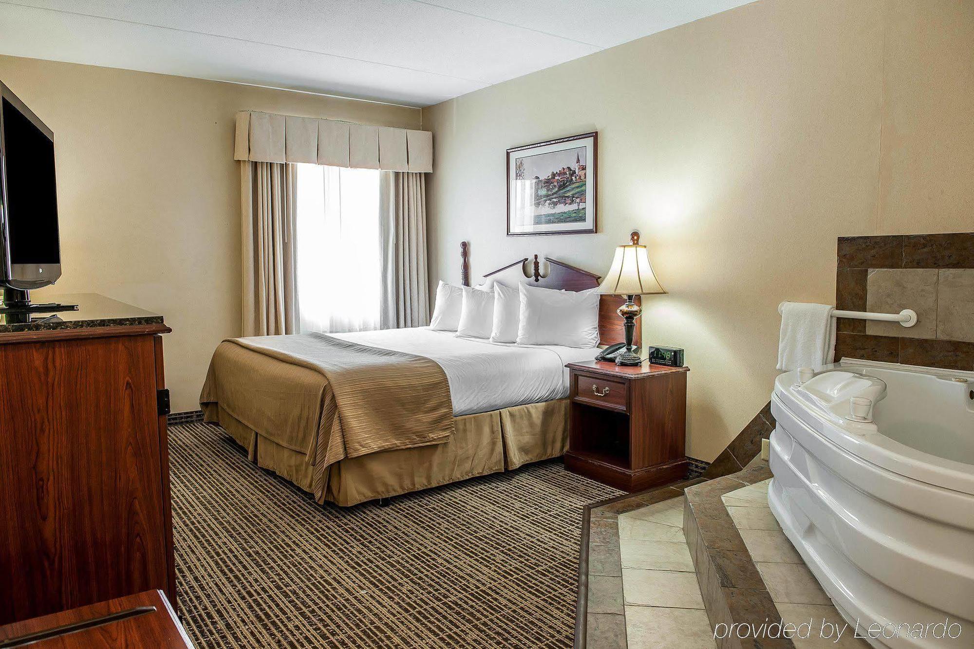Hotel Baymont By Wyndham South Bend Near Notre Dame Extérieur photo