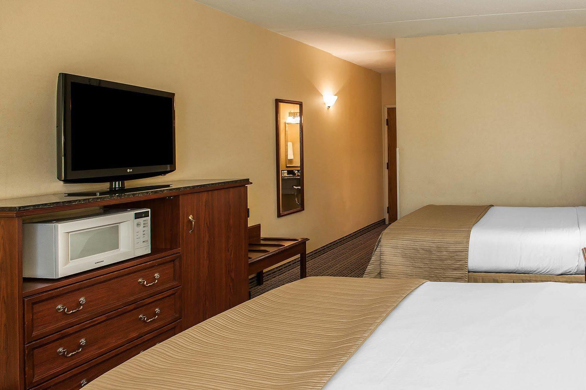 Hotel Baymont By Wyndham South Bend Near Notre Dame Extérieur photo