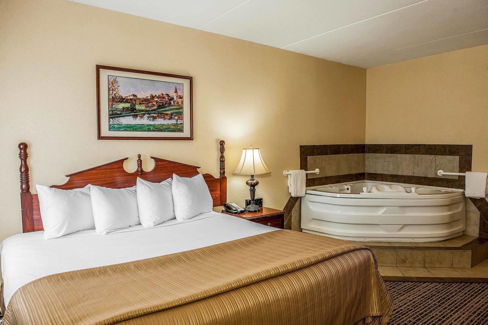 Hotel Baymont By Wyndham South Bend Near Notre Dame Extérieur photo