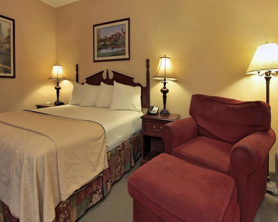 Hotel Baymont By Wyndham South Bend Near Notre Dame Extérieur photo